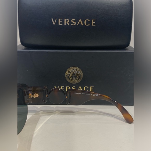 New Men’s Versace Sunglasses - Picture 7 of 9